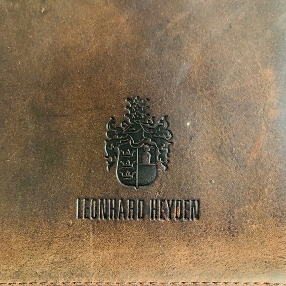 Handcrafted leather briefcase - Picture 4 of 9